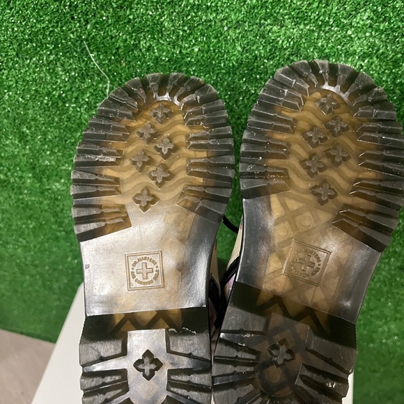 Dr. Martens Floral Girls Size 13 - Picture 2 of 4